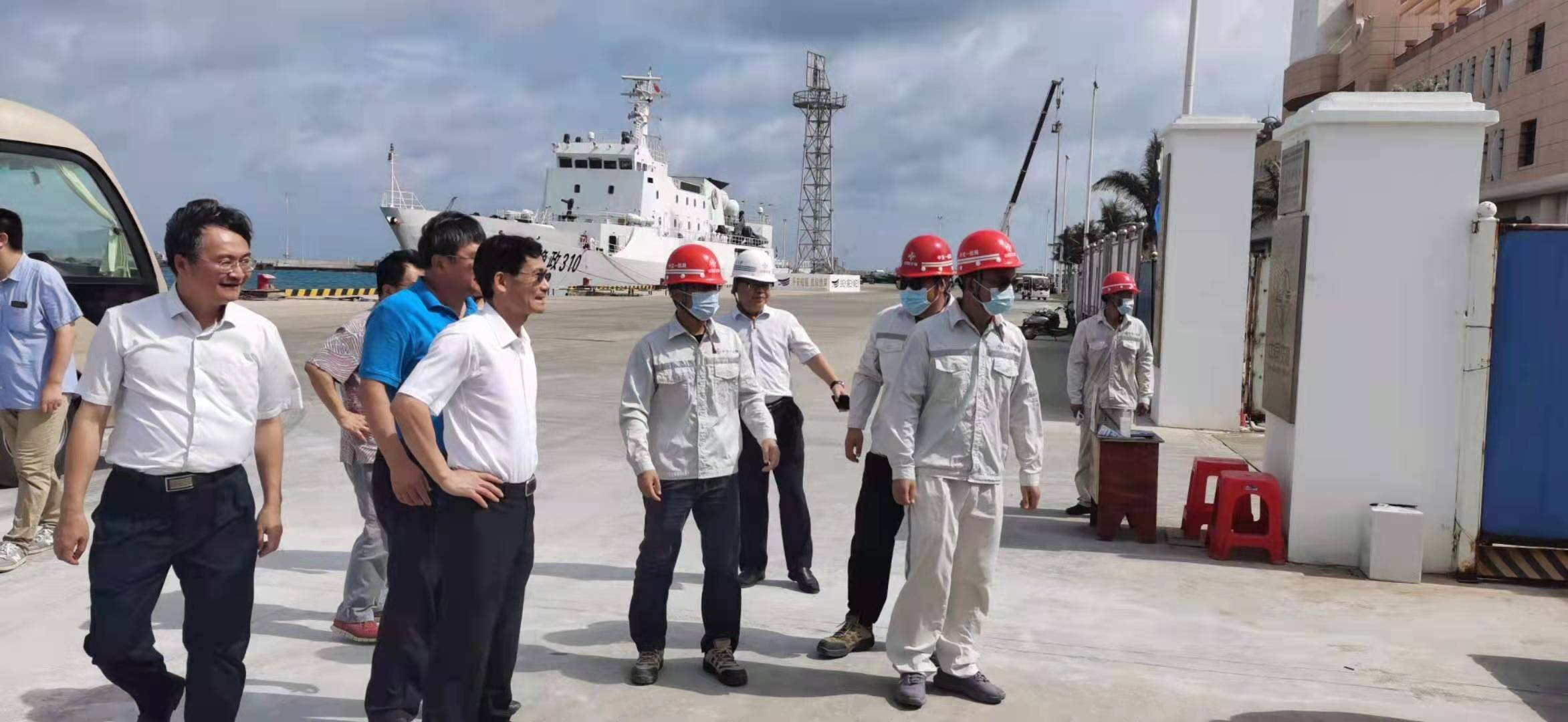 海南省省委常委、常務副省長沈丹陽蒞臨馳大建筑工程有限公司承接的三沙主權廣場調研指導